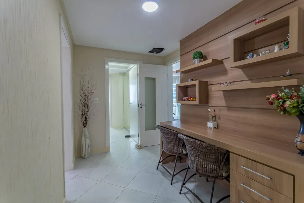 Apartamento no Edifício Residencial Petrópolis com 3 suítes em Balneário Camboriú — foto 21