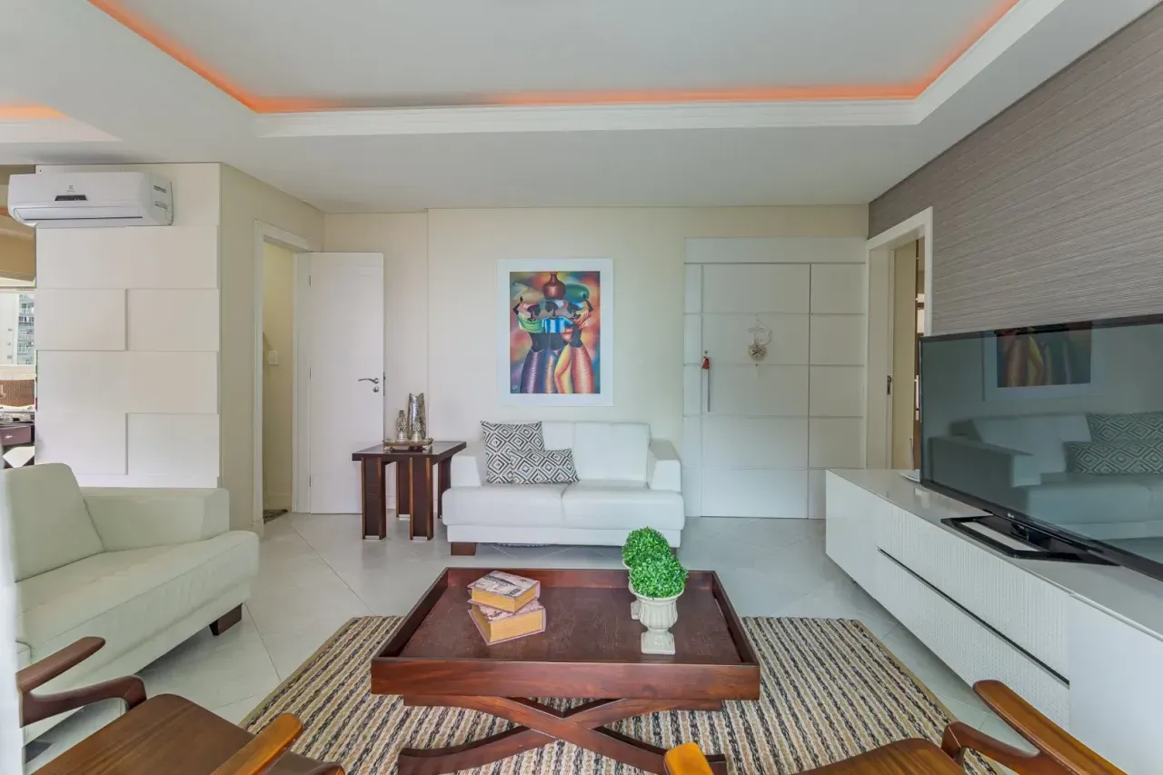 Apartamento no Edifício Residencial Petrópolis com 3 suítes em Balneário Camboriú — foto 22