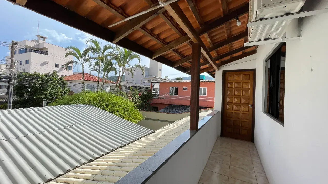Casa com 5 quartos e 3 vagas de garagem no Bairro Nações em Balneário Camboriú — foto 5