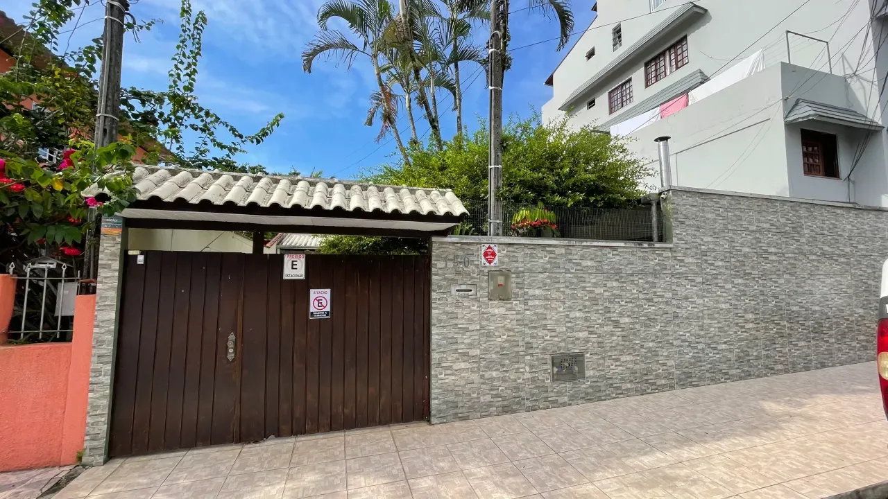 Casa com 5 quartos e 3 vagas de garagem no Bairro Nações em Balneário Camboriú — foto 4