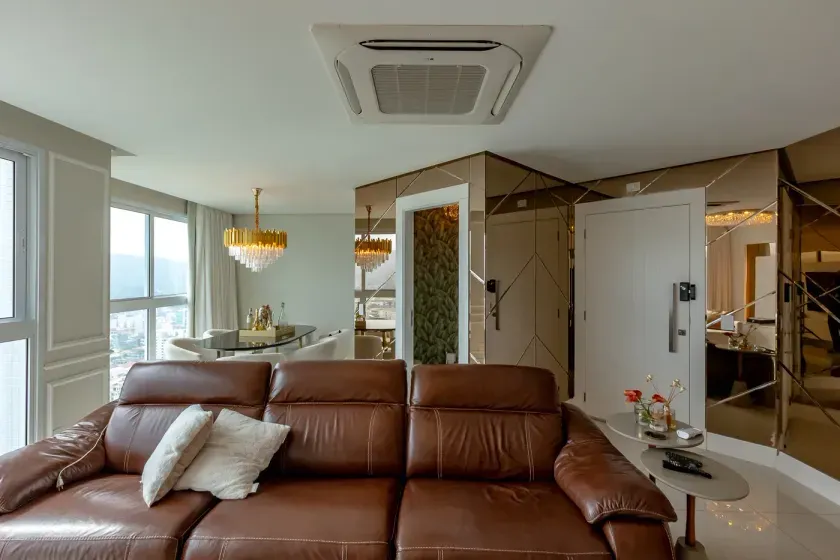 Apartamento com 3 suítes e 2 vagas de garagem no Centro em Balneário Camboriú — foto 4