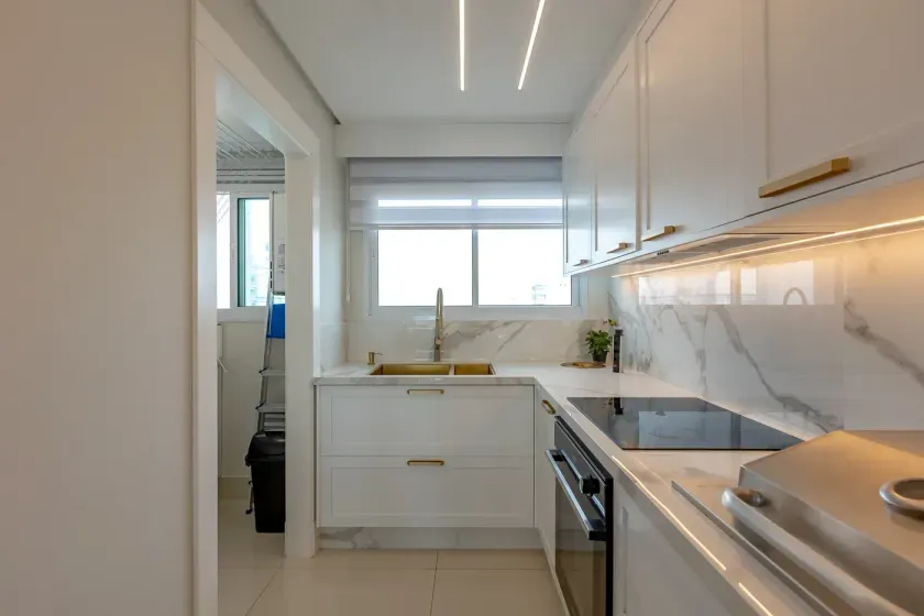 Apartamento com 3 suítes e 2 vagas de garagem no Centro em Balneário Camboriú — foto 14