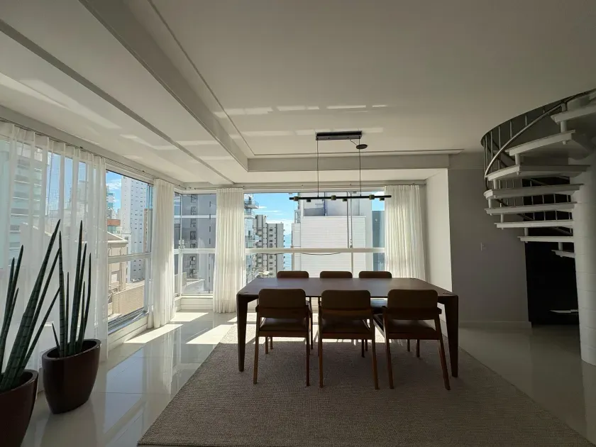 Cobertura Duplex com 5 dormitórios sendo 3 suites e 3 vagas no Centro de Balneário Camboriú — foto 4