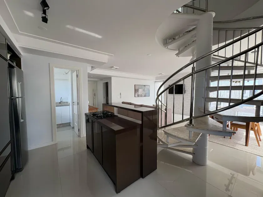 Cobertura Duplex com 5 dormitórios sendo 3 suites e 3 vagas no Centro de Balneário Camboriú — foto 3