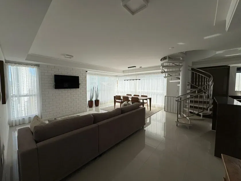 Cobertura Duplex com 5 dormitórios sendo 3 suites e 3 vagas no Centro de Balneário Camboriú — foto 2