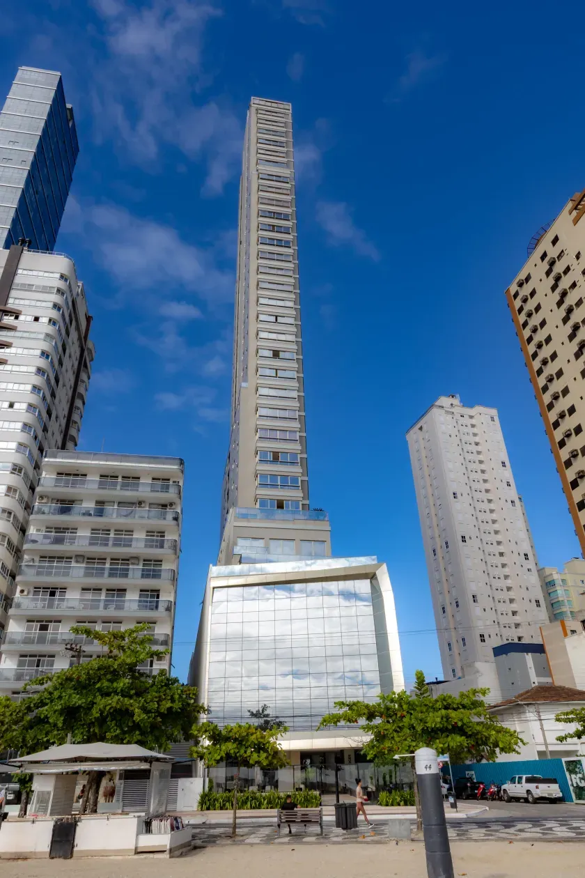 Apartamento mobiliado com 4 suítes e 5 vagas de garagem na Avenida Atlântica em Balneário Camboriú — foto 60