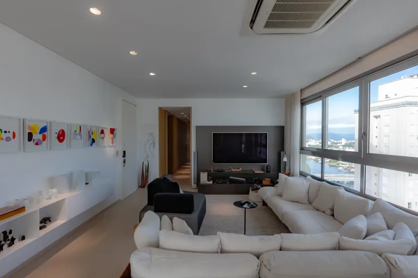 Apartamento mobiliado com 4 suítes e 5 vagas de garagem na Avenida Atlântica em Balneário Camboriú — foto 11