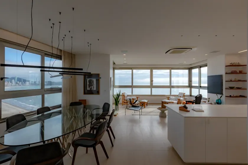 Apartamento mobiliado com 4 suítes e 5 vagas de garagem na Avenida Atlântica em Balneário Camboriú — foto 16
