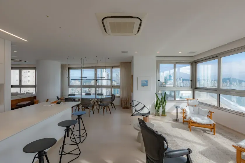 Apartamento mobiliado com 4 suítes e 5 vagas de garagem na Avenida Atlântica em Balneário Camboriú — foto 21