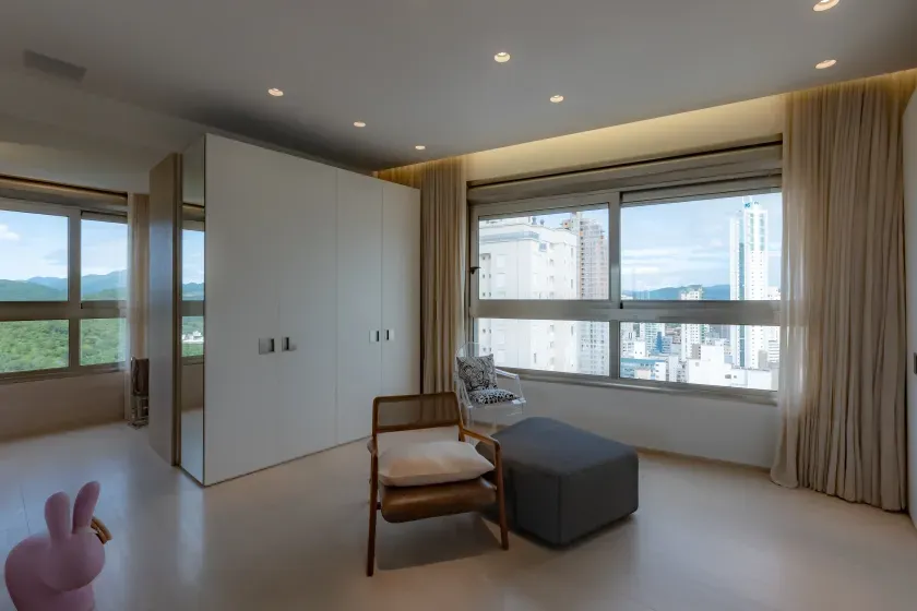 Apartamento mobiliado com 4 suítes e 5 vagas de garagem na Avenida Atlântica em Balneário Camboriú — foto 40