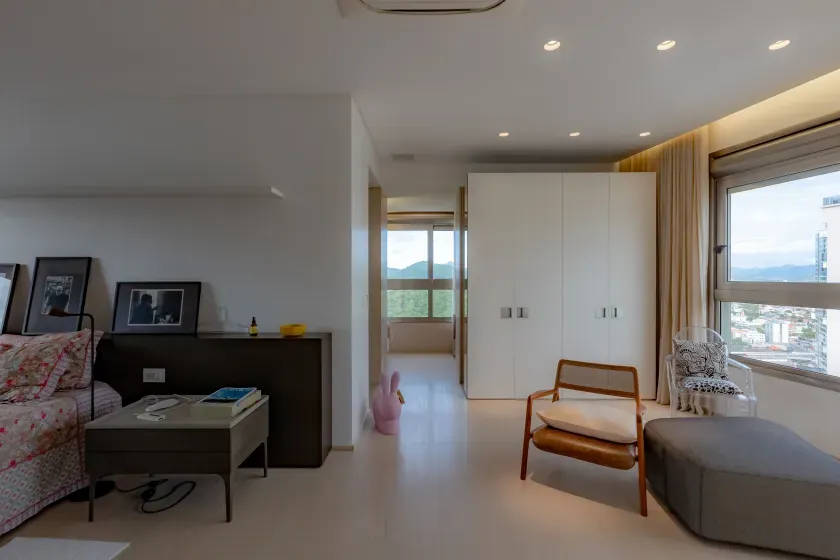 Apartamento mobiliado com 4 suítes e 5 vagas de garagem na Avenida Atlântica em Balneário Camboriú — foto 39