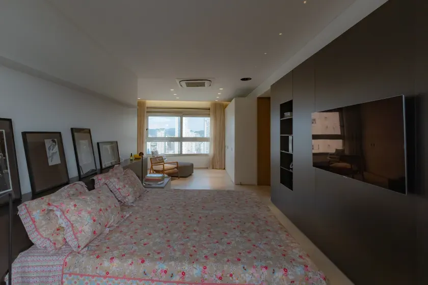 Apartamento mobiliado com 4 suítes e 5 vagas de garagem na Avenida Atlântica em Balneário Camboriú — foto 36