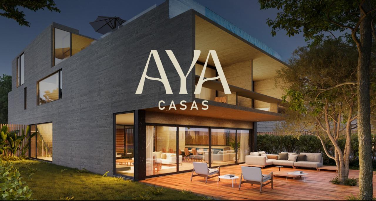 Aya Casas — foto 1