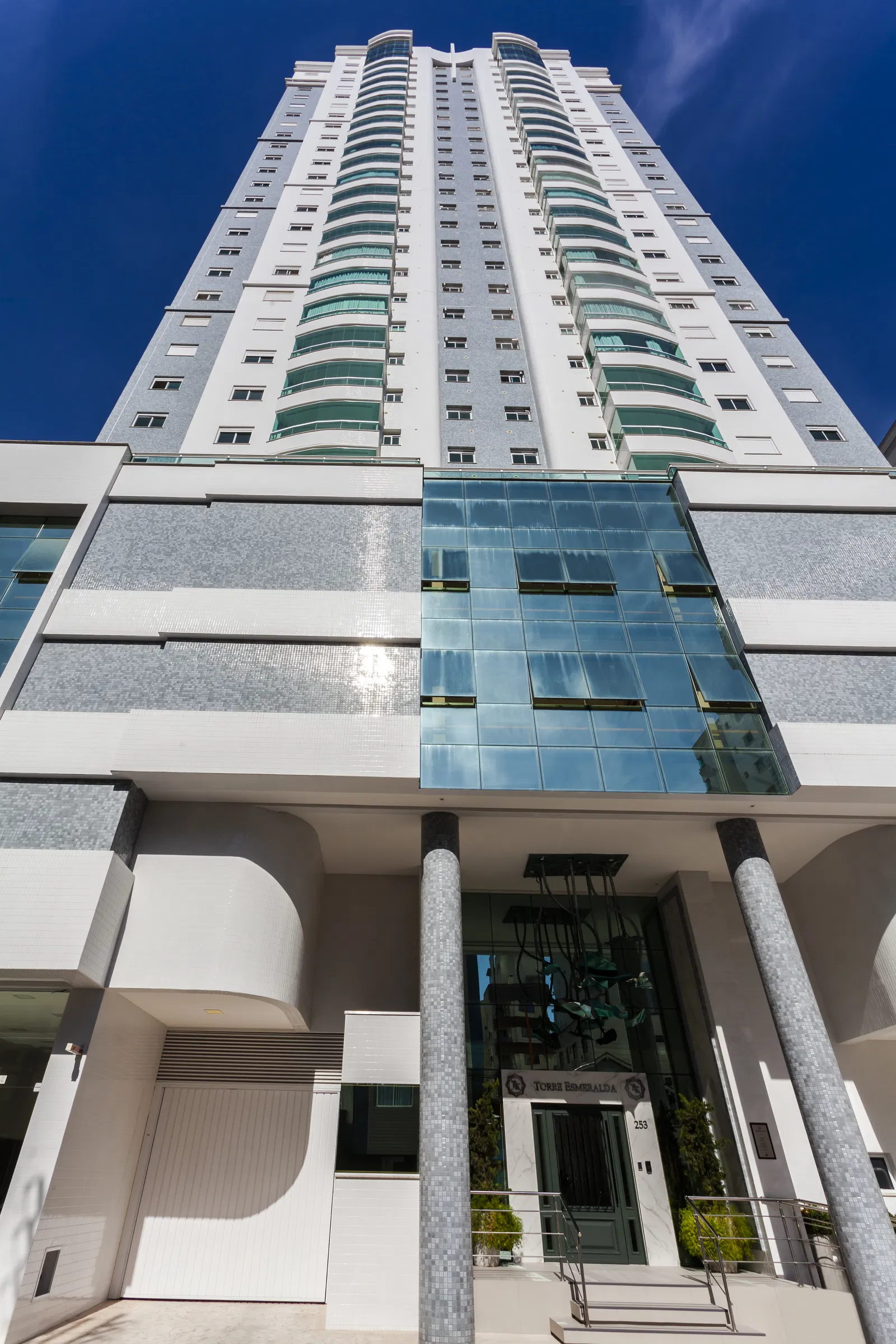 Edifício Torre Esmeralda — foto 1