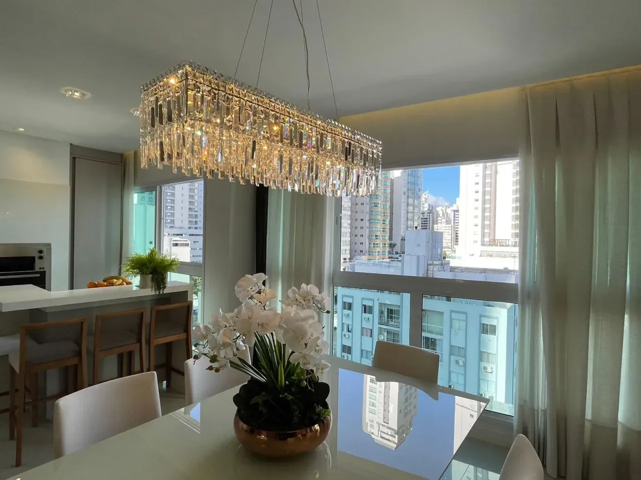 Apartamento diferenciado com 3 suítes com closet e 2 vagas em Balneário Camboriú/SC