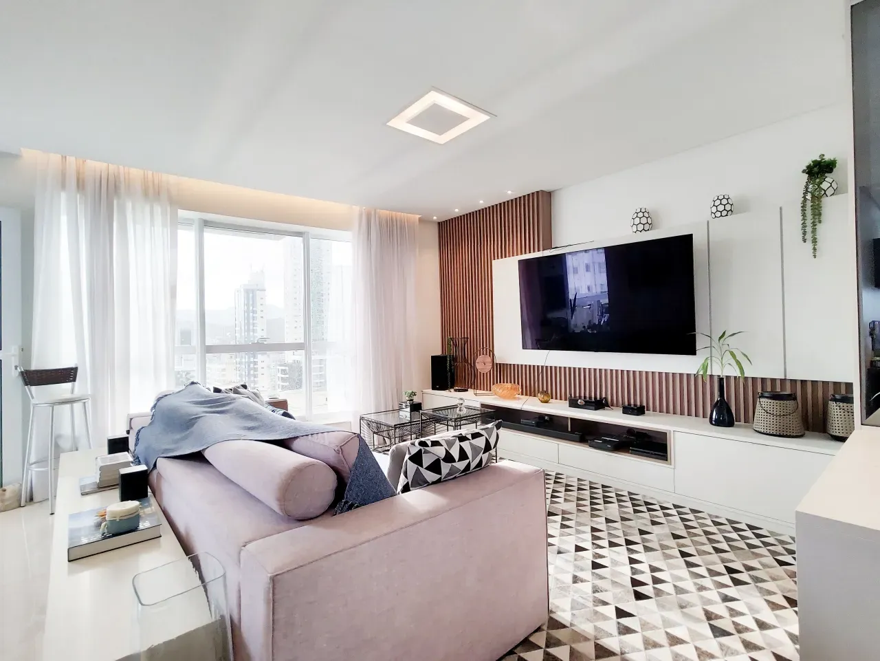 Apartamento no Edificio Solar Gonçalves em Balneário Camboriú — foto 2