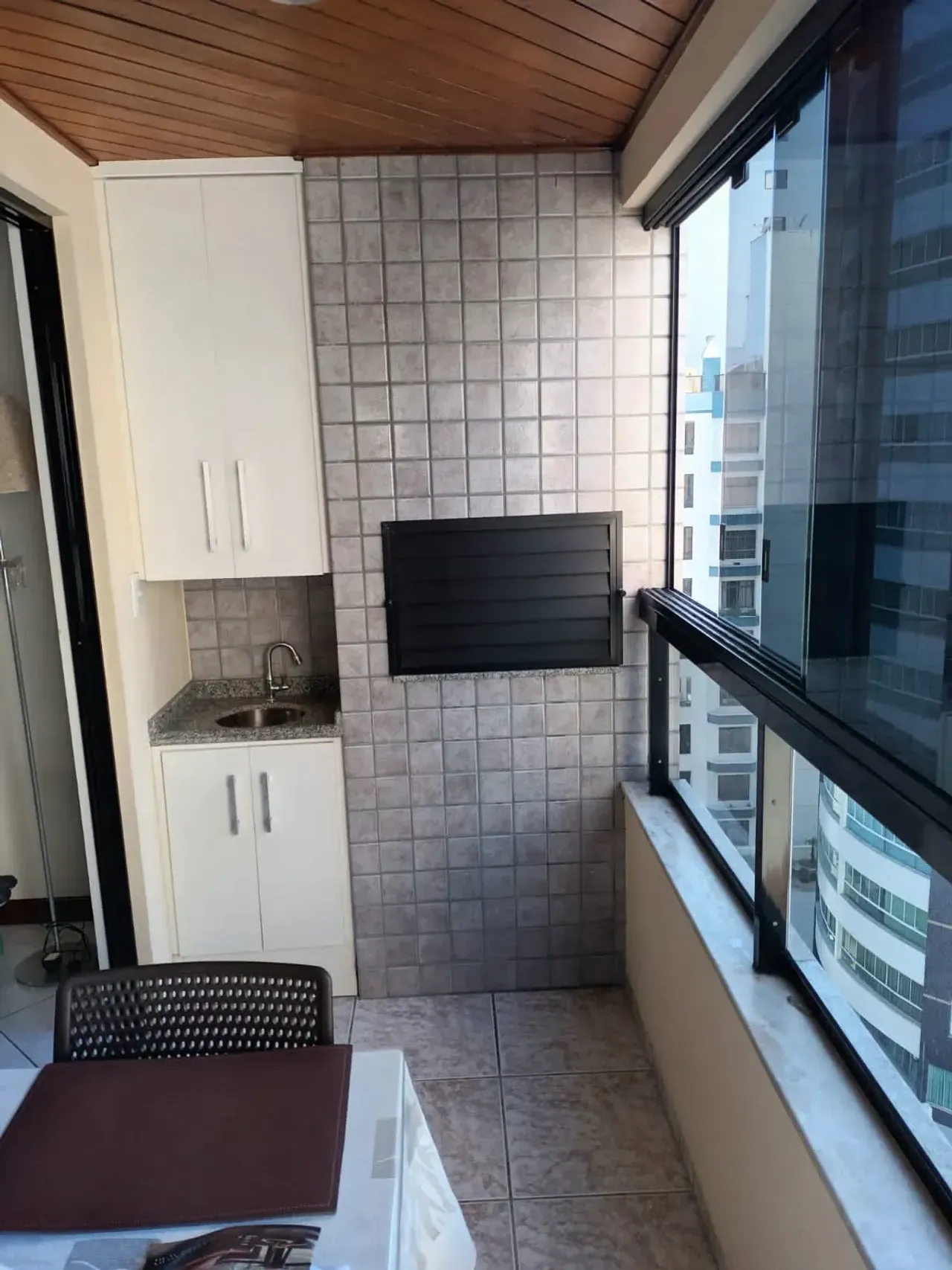 Apartamento no Edifício Ana Capri com 3 dormitórios em Balneário Camboriú — foto 1