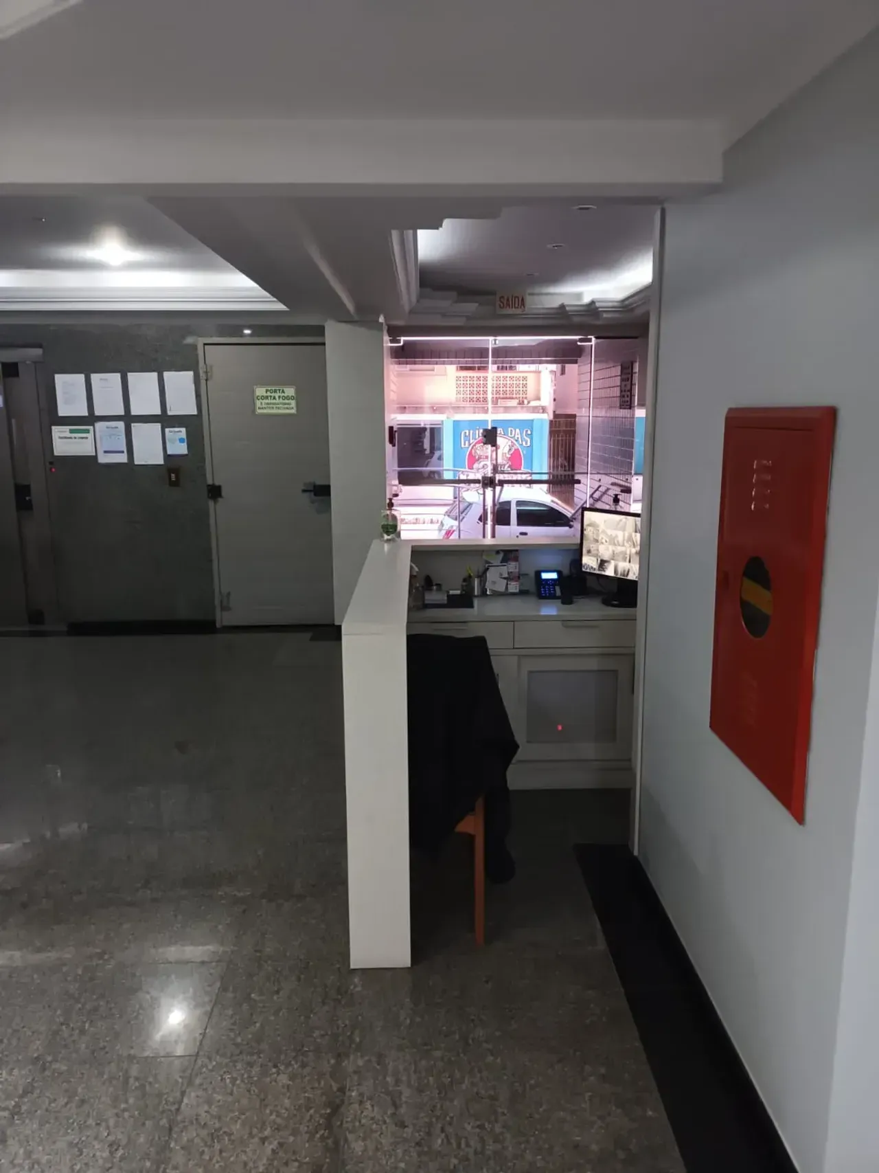 Apartamento no Edifício Ana Capri com 3 dormitórios em Balneário Camboriú — foto 26