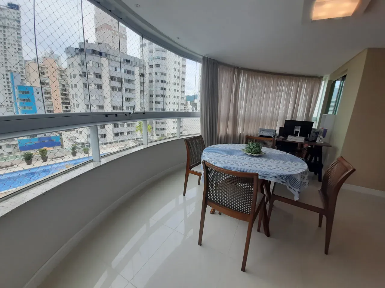Apartamento no Edificio Residencial Torre de Lyon com 3 suítes em Balneário Camboriú — foto 4