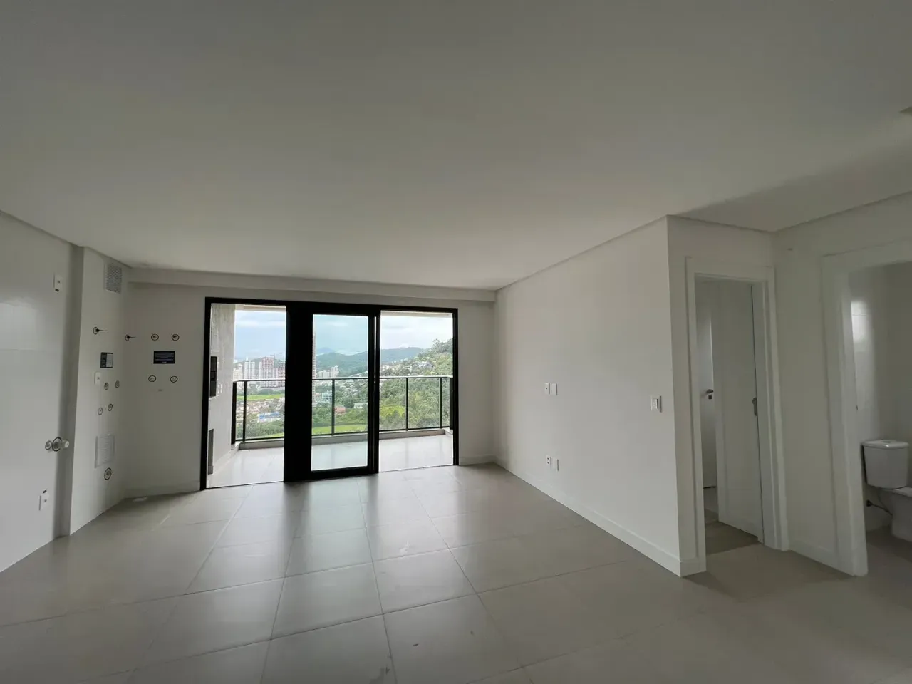 Apartamento na planta com 2 dormitórios sendo 1 suíte e 1 vaga de garagem na Praia Brava em Itajaí — foto 2