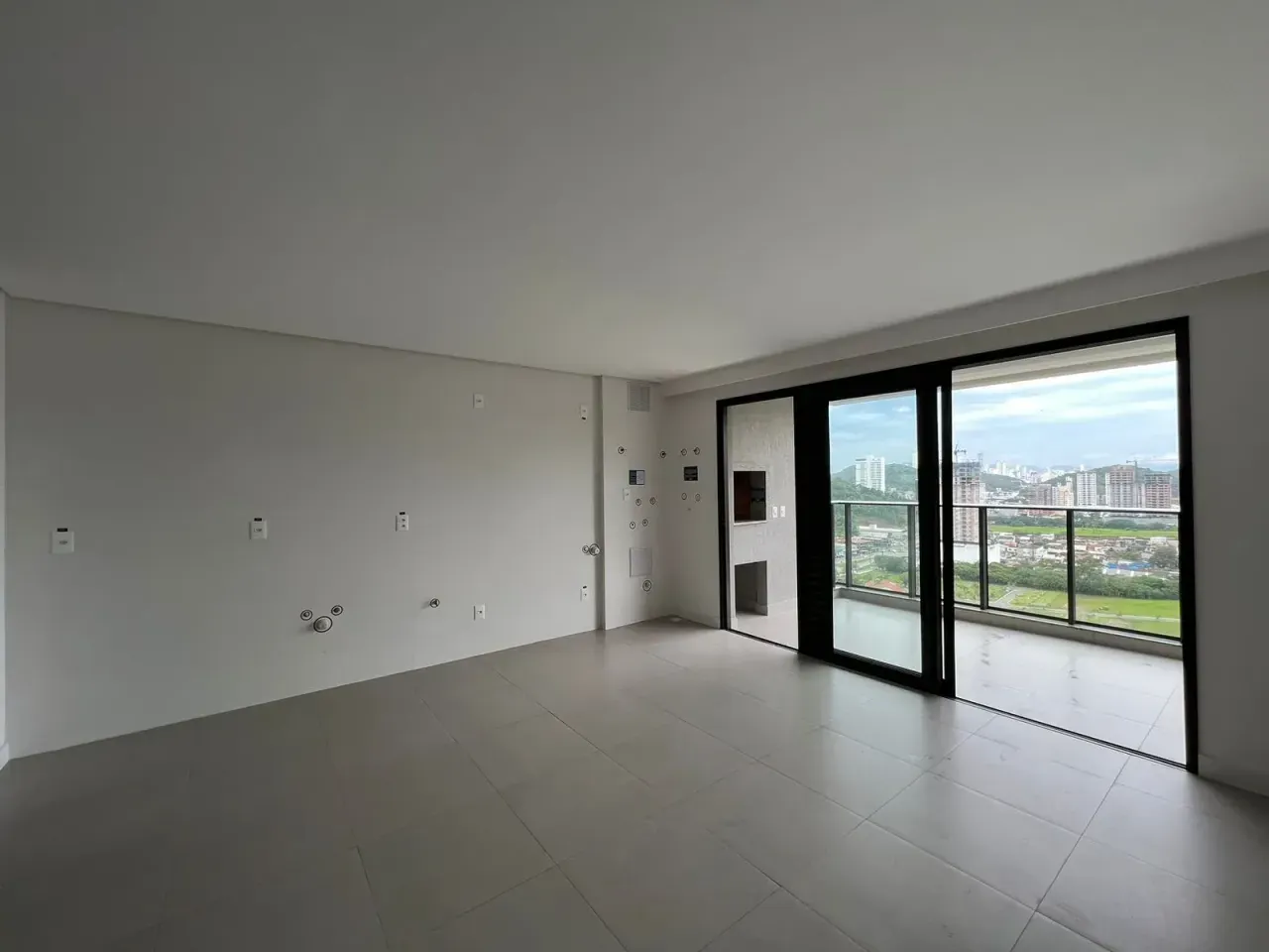 Apartamento na planta com 2 dormitórios sendo 1 suíte e 1 vaga de garagem na Praia Brava em Itajaí — foto 3