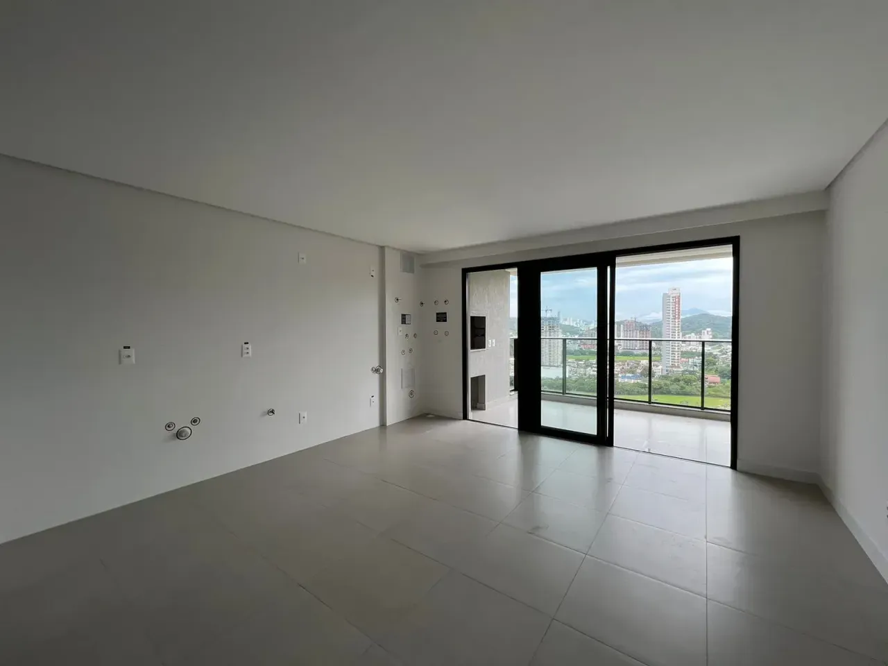 Apartamento na planta com 2 dormitórios sendo 1 suíte e 1 vaga de garagem na Praia Brava em Itajaí — foto 4