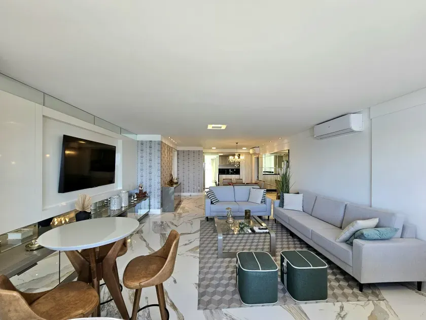 Apartamento no Edifício Saveiro com 3 suítes em Balneário Camboriú — foto 1