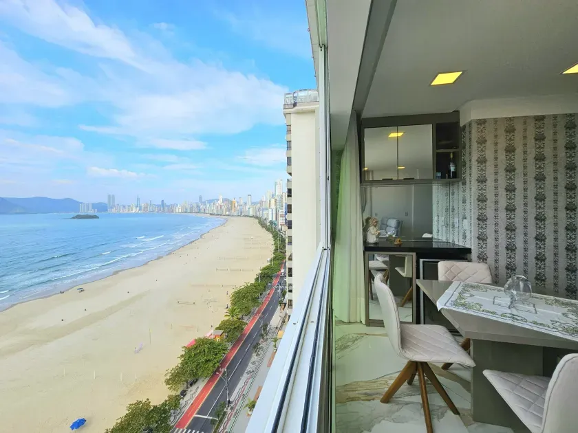 Apartamento no Edifício Saveiro com 3 suítes em Balneário Camboriú — foto 2