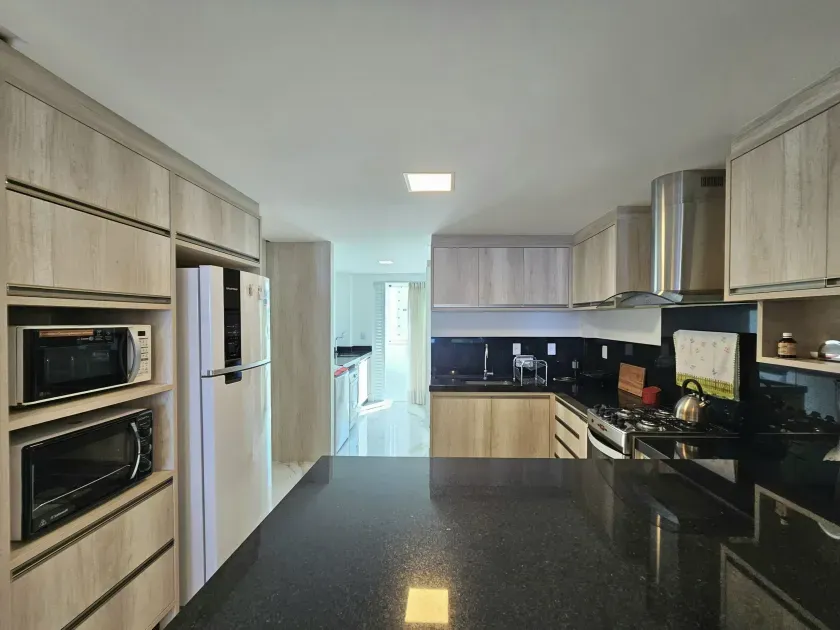 Apartamento no Edifício Saveiro com 3 suítes em Balneário Camboriú — foto 13