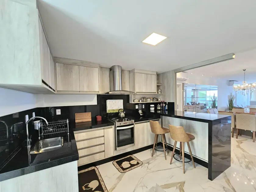 Apartamento no Edifício Saveiro com 3 suítes em Balneário Camboriú — foto 14