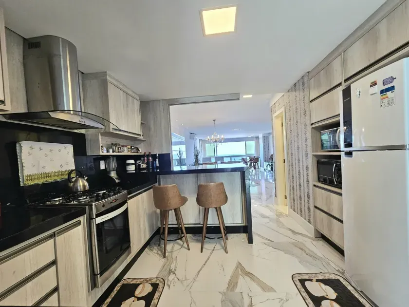 Apartamento no Edifício Saveiro com 3 suítes em Balneário Camboriú — foto 17