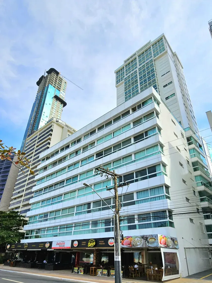 Apartamento no Edifício Saveiro com 3 suítes em Balneário Camboriú — foto 29