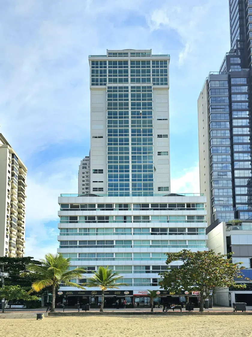 Apartamento no Edifício Saveiro com 3 suítes em Balneário Camboriú — foto 30