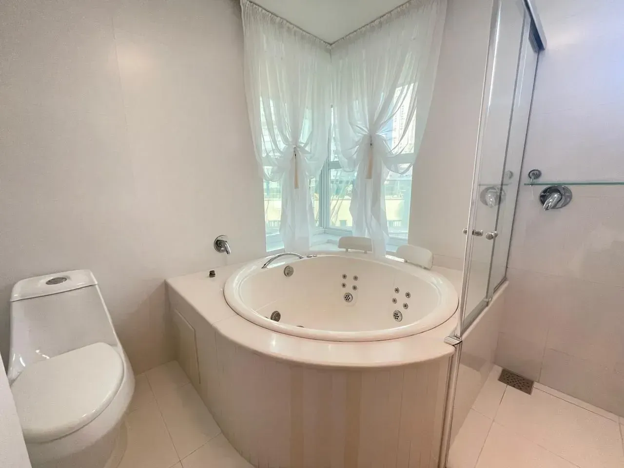 Apartamento no Edifício Four Seasons com 4 suítes no Centro de Balneário Camboriú — foto 12