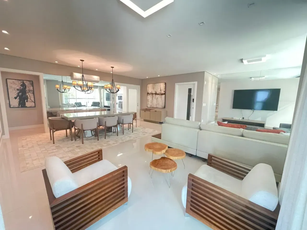 Apartamento no Edifício Four Seasons com 4 suítes no Centro de Balneário Camboriú — foto 13