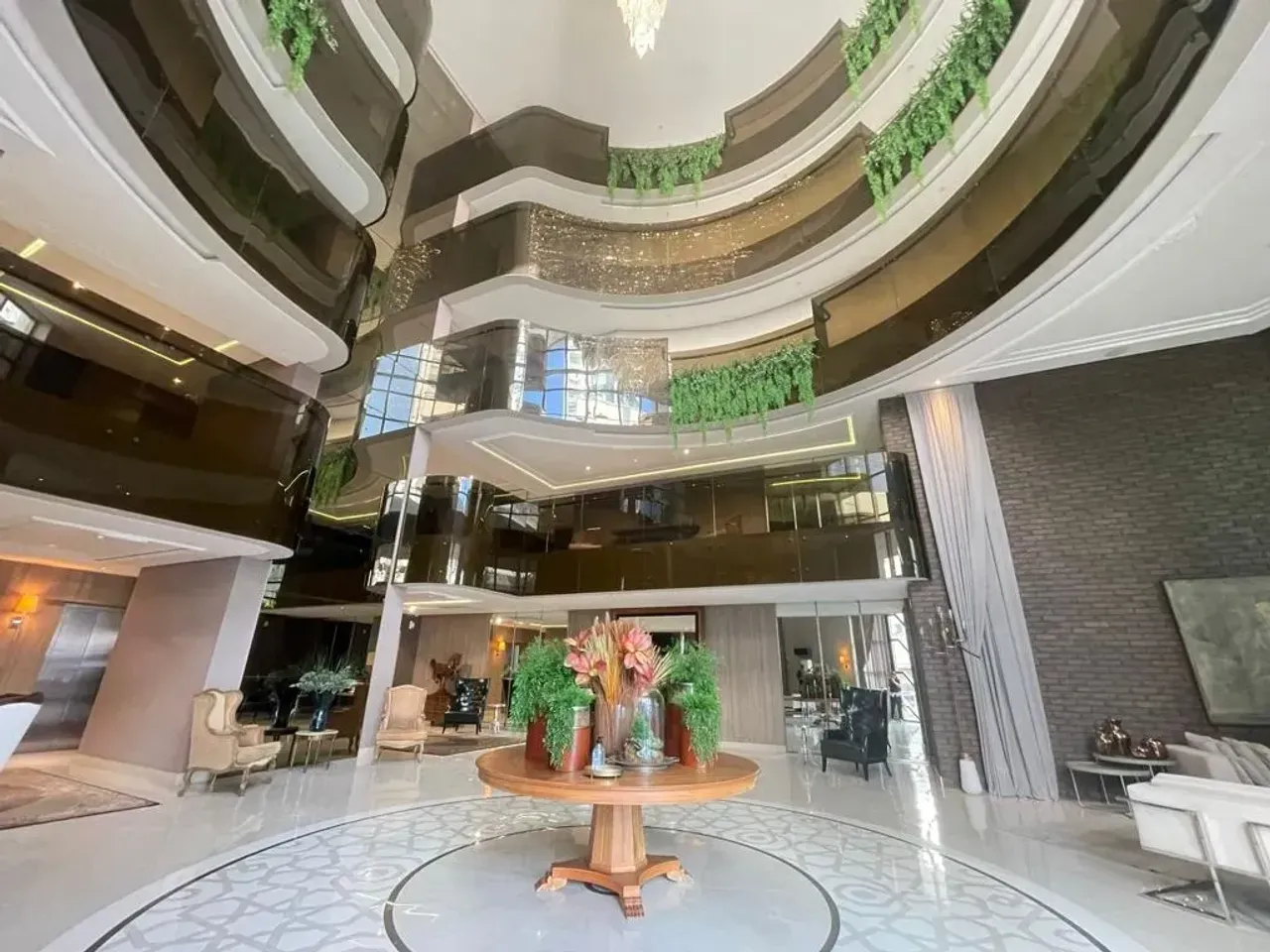 Apartamento no Edifício Four Seasons com 4 suítes no Centro de Balneário Camboriú — foto 2