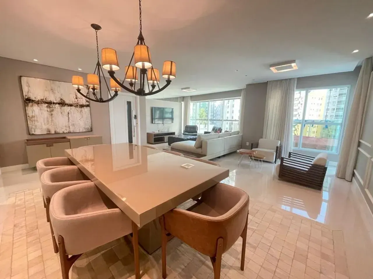Apartamento no Edifício Four Seasons com 4 suítes no Centro de Balneário Camboriú — foto 3
