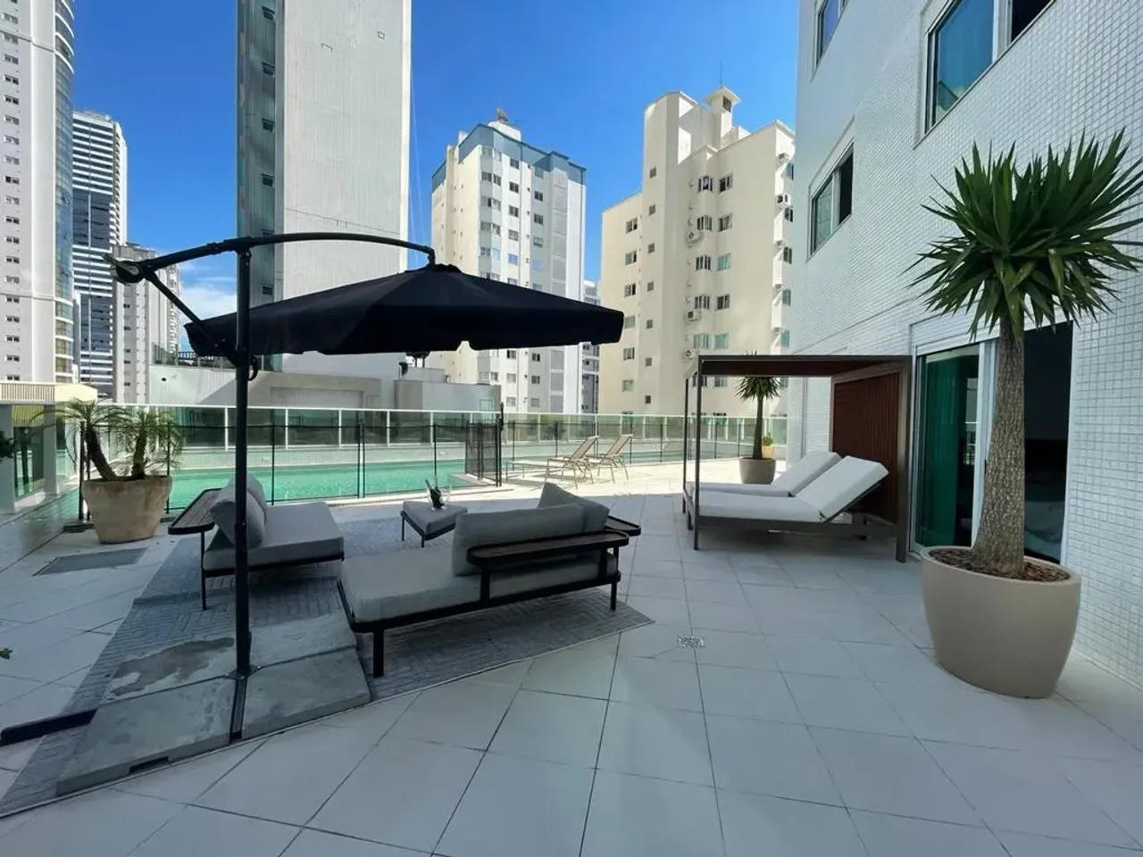 Apartamento no Edifício Four Seasons com 4 suítes no Centro de Balneário Camboriú — foto 18
