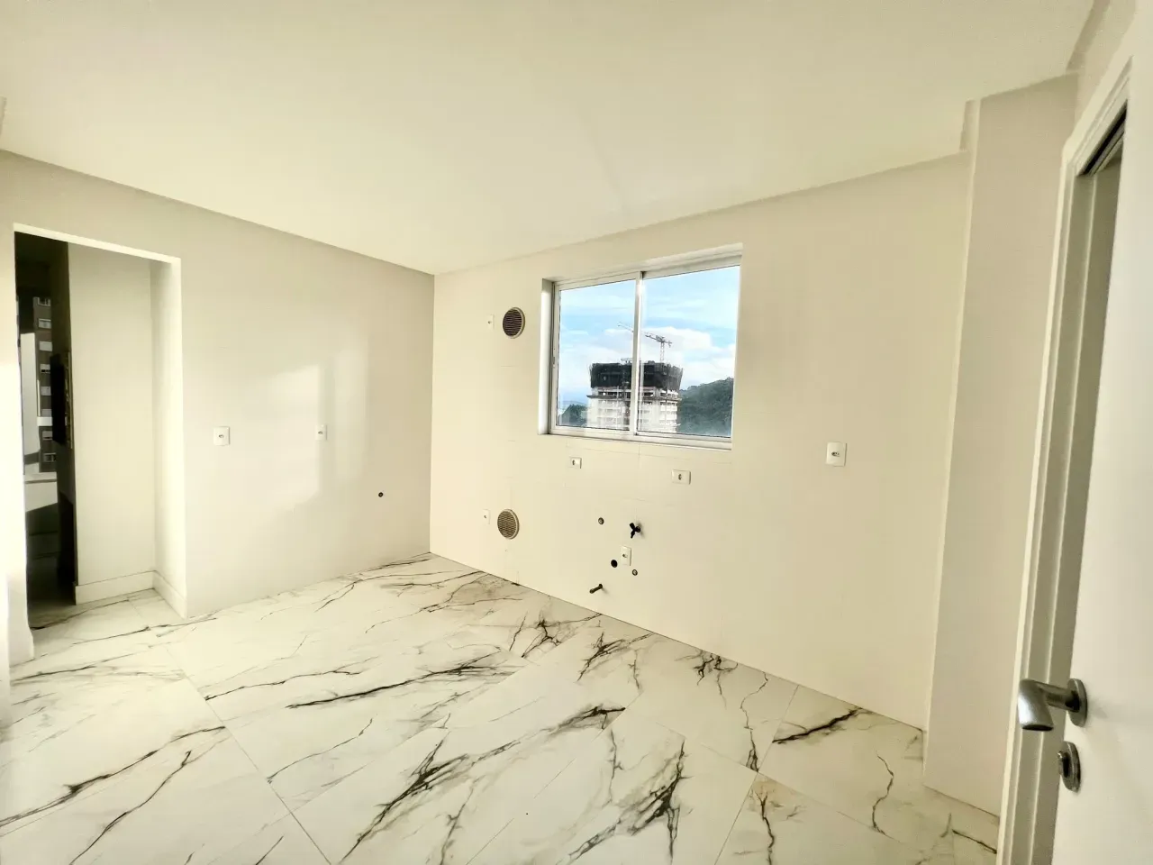 Apartamento no Santilhana Del Mar com 3 suítes em Balneário Camboriú — foto 3