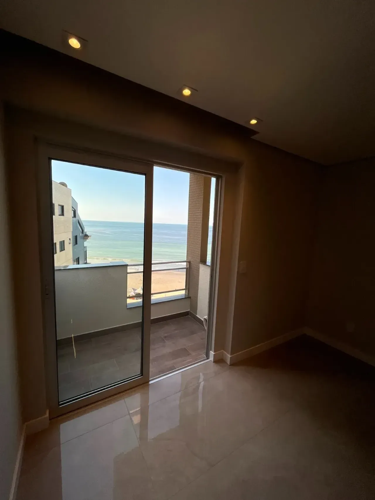 Apartamento no Edifício Saint Tropez frente mar com 4 dormitórios sendo 2 suítes e 3 vagas no Centro de Balneário Camboriú — foto 5