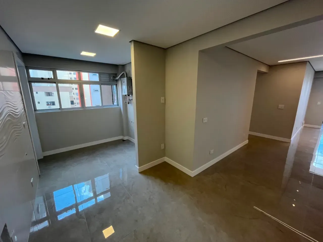 Apartamento no Edifício Saint Tropez frente mar com 4 dormitórios sendo 2 suítes e 3 vagas no Centro de Balneário Camboriú — foto 1