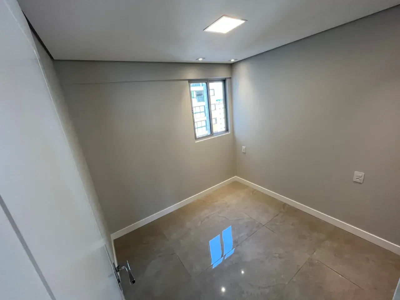 Apartamento no Edifício Saint Tropez frente mar com 4 dormitórios sendo 2 suítes e 3 vagas no Centro de Balneário Camboriú — foto 3