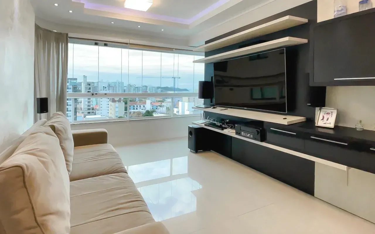 Apartamento no Edifício Porto Madero na Praia Brava em Itajaí — foto 1