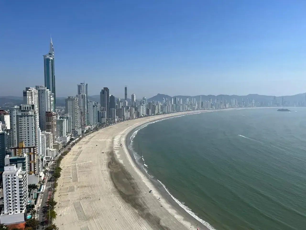 Apartamento no Edifício Pharos com 4 suítes em Balneário Camboriú