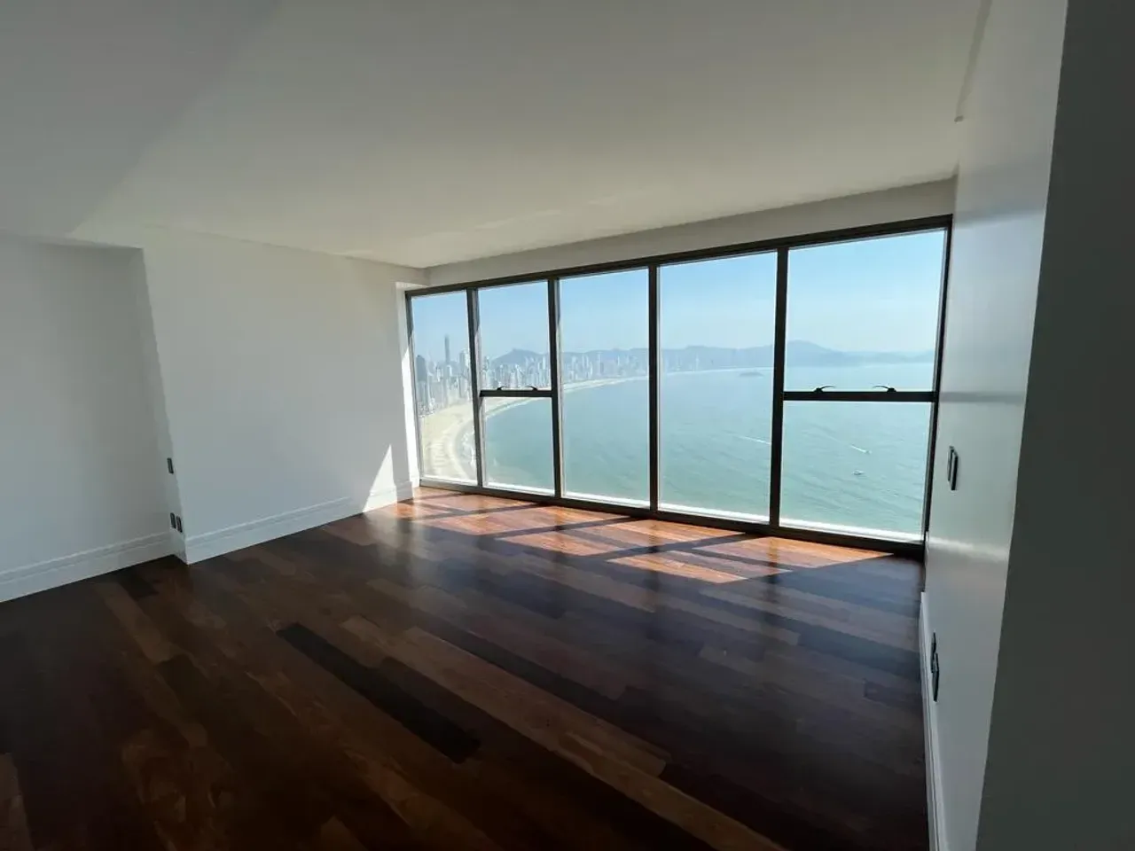 Apartamento no Edifício Pharos com 4 suítes em Balneário Camboriú — foto 5