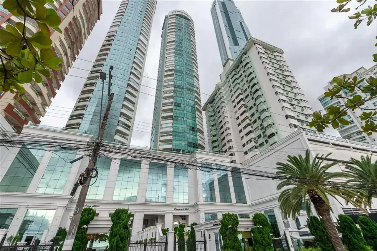 Apartamento no Edifício Diamond Hill com 4 suítes em Balneário Camboriú — foto 1