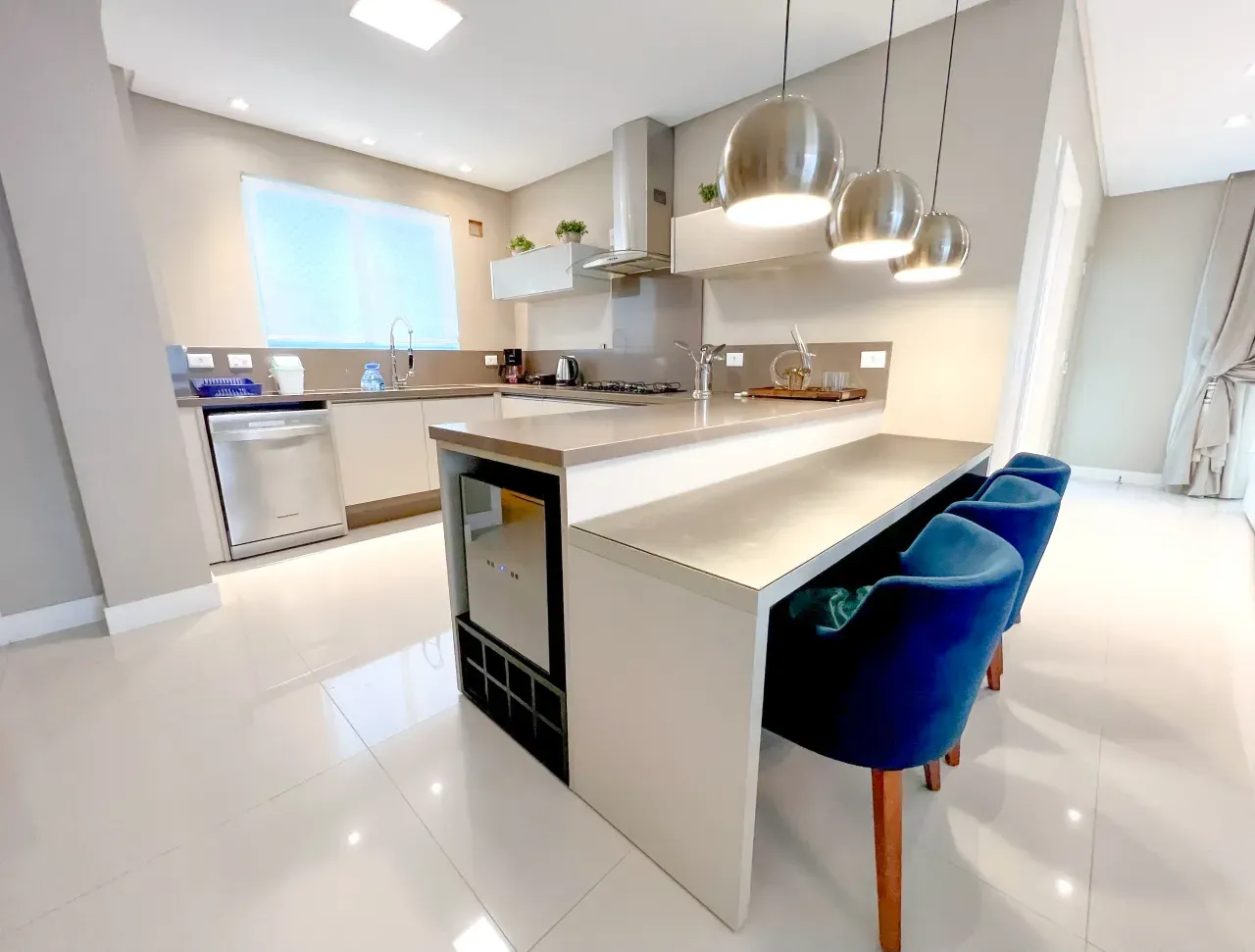 Apartamento no Edifício Solar Gonçalves com 4 suítes em Balneário Camboriú — foto 3