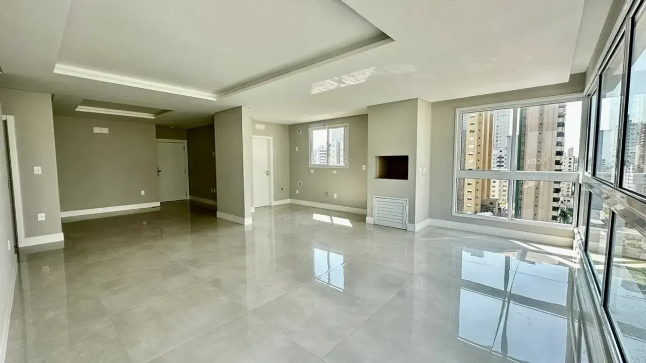 Apartamento no Edifício Biarritz Residence com 3 suítes em Balneário Camboriú — foto 40
