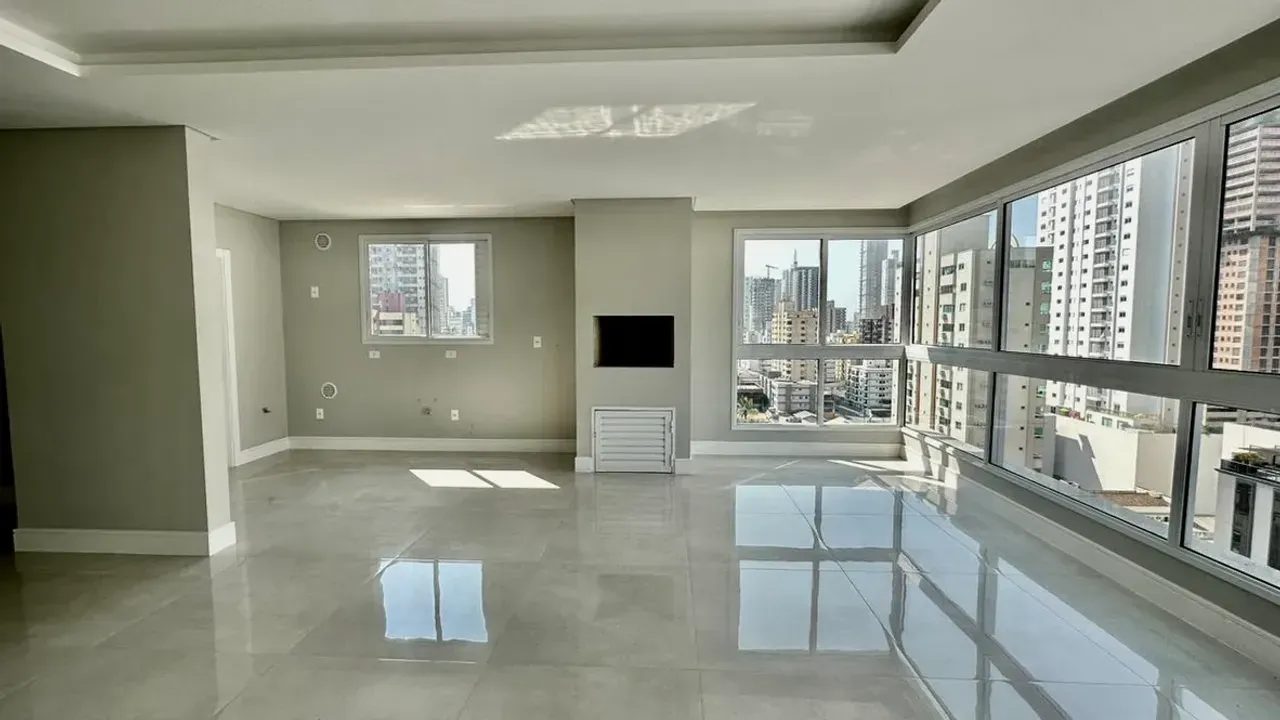 Apartamento no Edifício Biarritz Residence com 3 suítes em Balneário Camboriú — foto 39