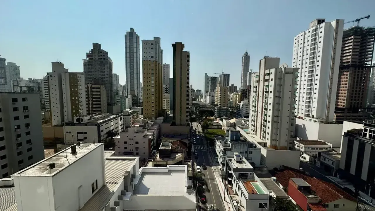 Apartamento no Edifício Biarritz Residence com 3 suítes em Balneário Camboriú — foto 35